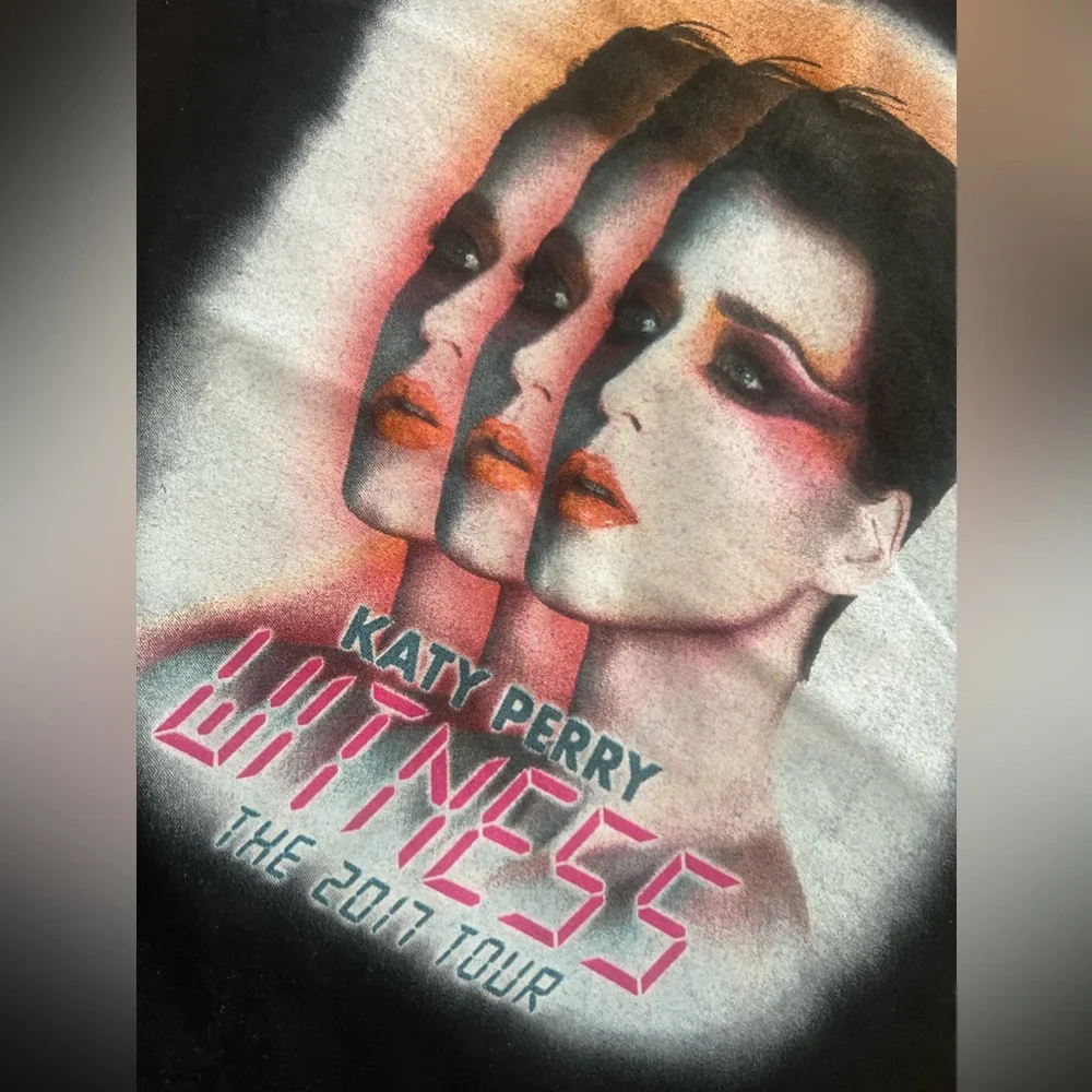 Katy Perry 2017 Witness tour shirt size small - Picture 3 of 4